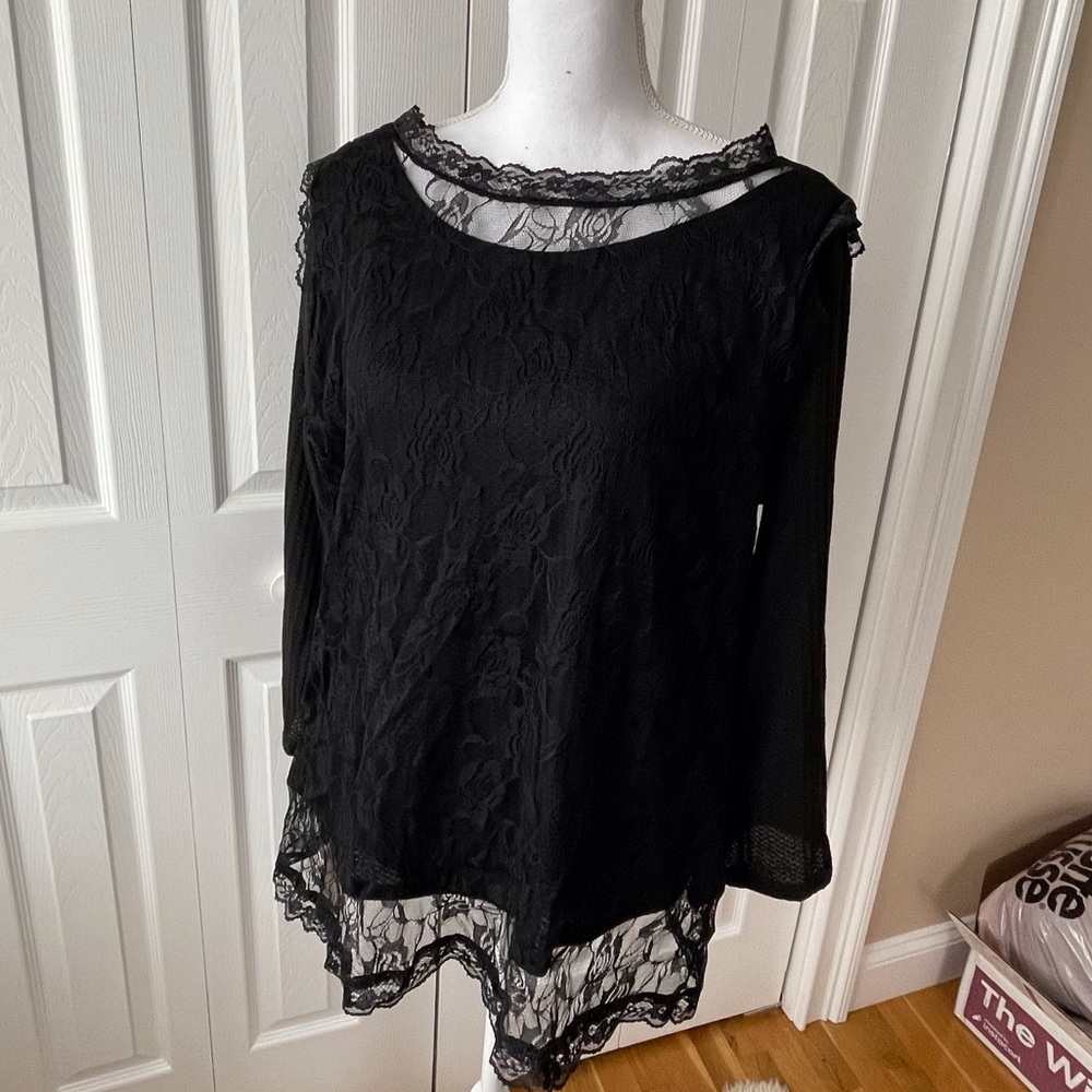 NWT Women’s Plus Sheer Lace Tunic